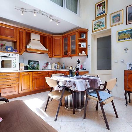 Apartments Kastelani Komiža Eksteriør bilde
