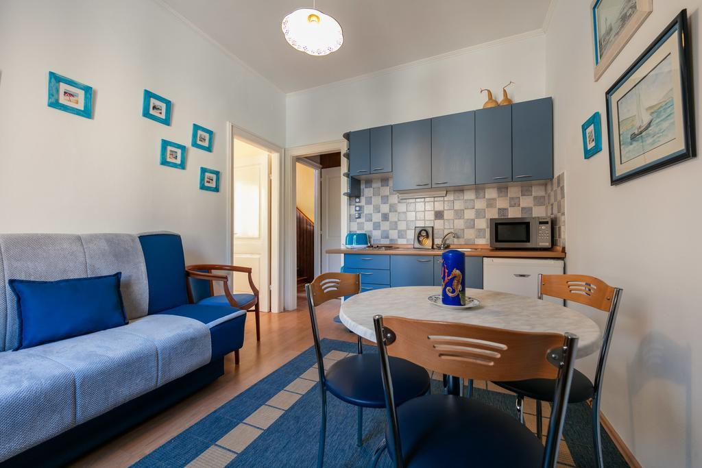 Apartments Kastelani Komiža Eksteriør bilde
