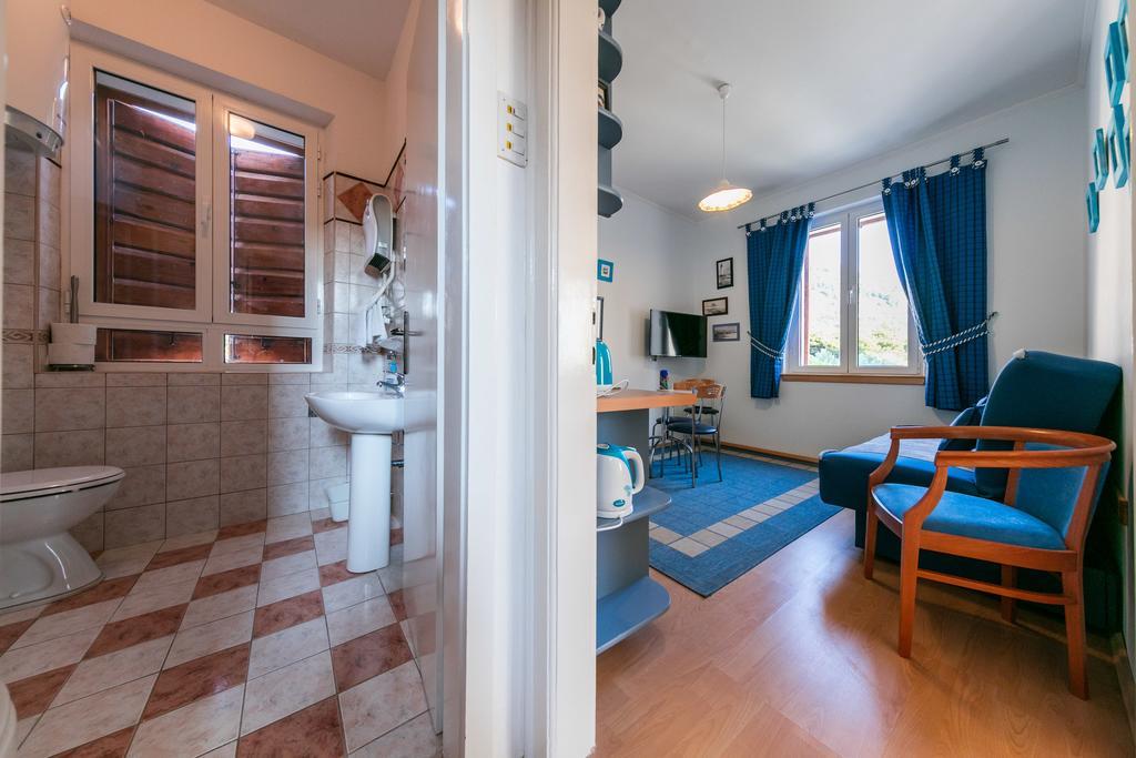 Apartments Kastelani Komiža Eksteriør bilde