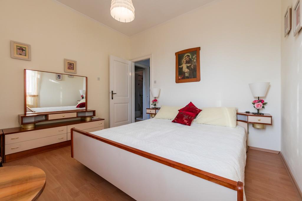 Apartments Kastelani Komiža Eksteriør bilde