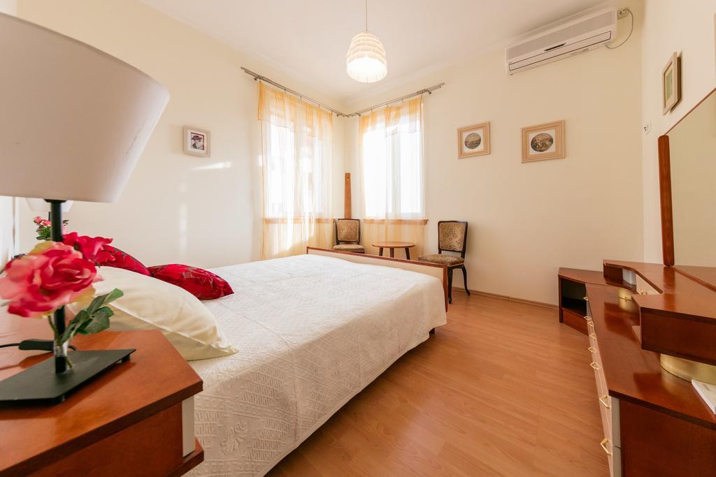 Apartments Kastelani Komiža Eksteriør bilde