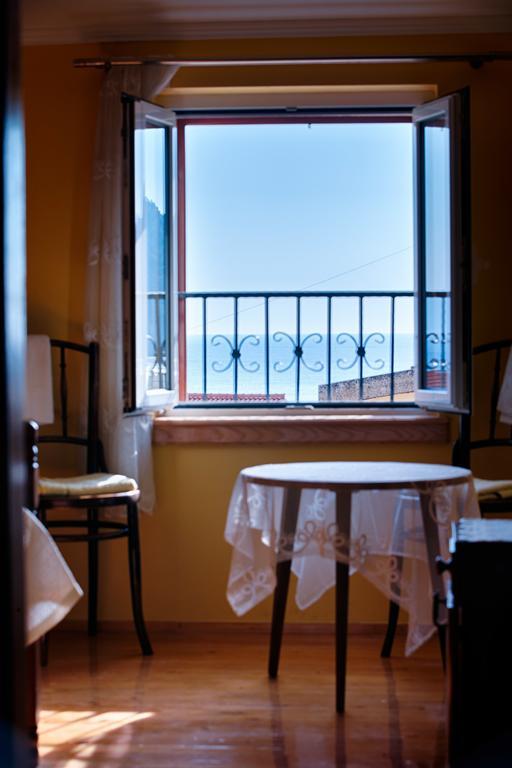 Apartments Kastelani Komiža Eksteriør bilde