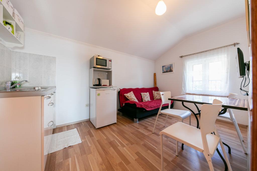 Apartments Kastelani Komiža Eksteriør bilde