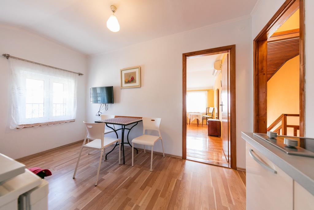 Apartments Kastelani Komiža Eksteriør bilde