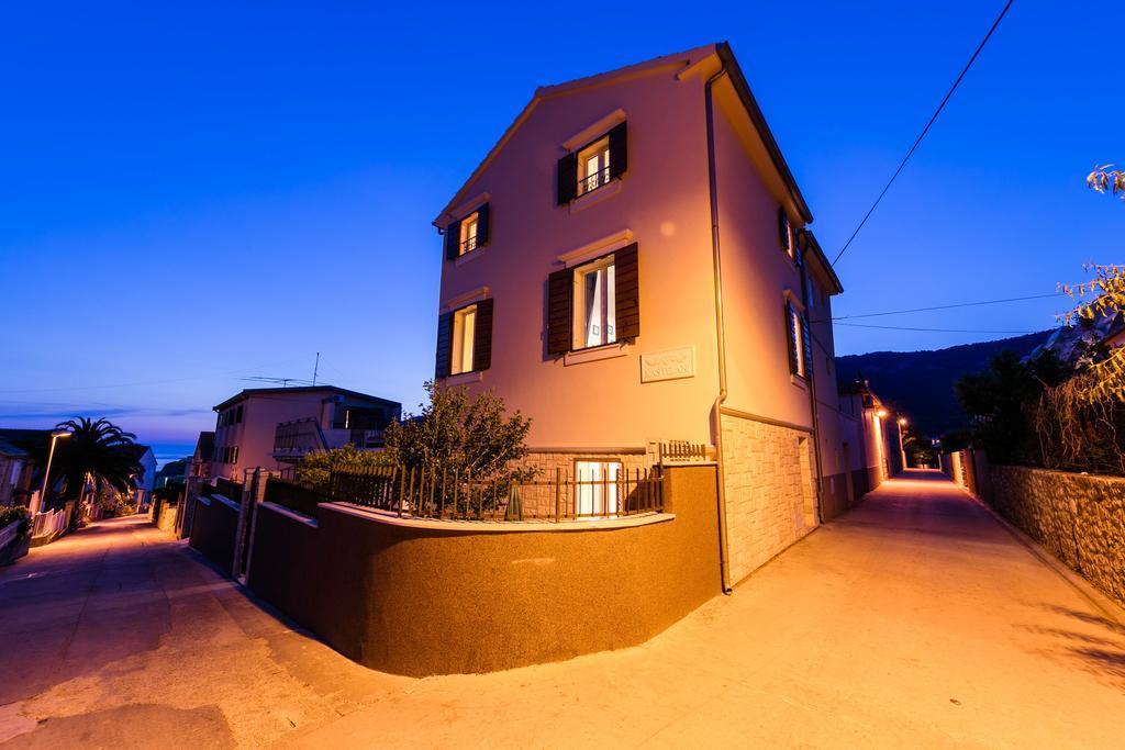Apartments Kastelani Komiža Eksteriør bilde