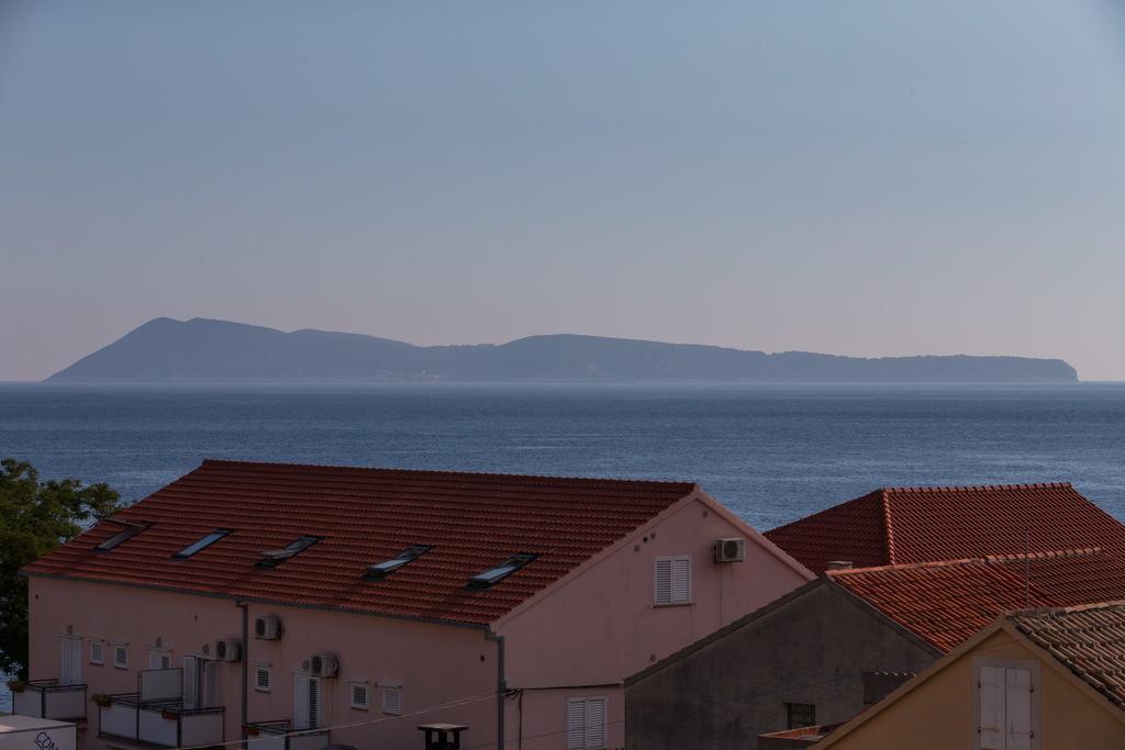 Apartments Kastelani Komiža Eksteriør bilde