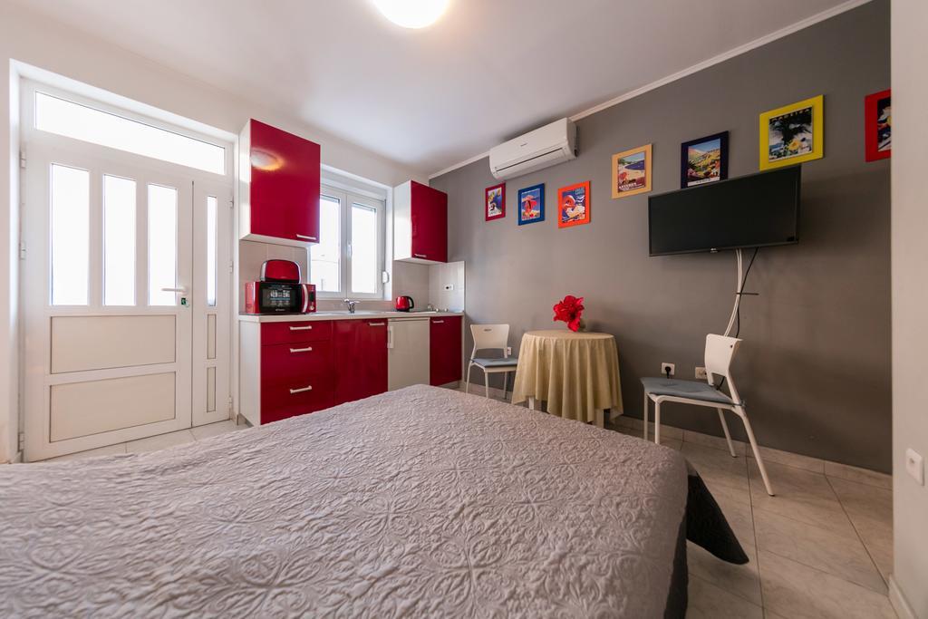 Apartments Kastelani Komiža Eksteriør bilde
