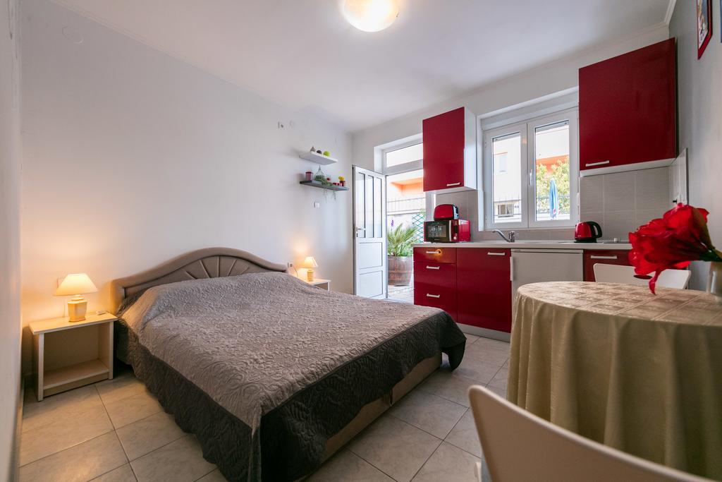 Apartments Kastelani Komiža Eksteriør bilde