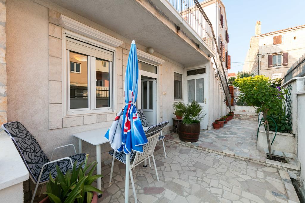 Apartments Kastelani Komiža Eksteriør bilde
