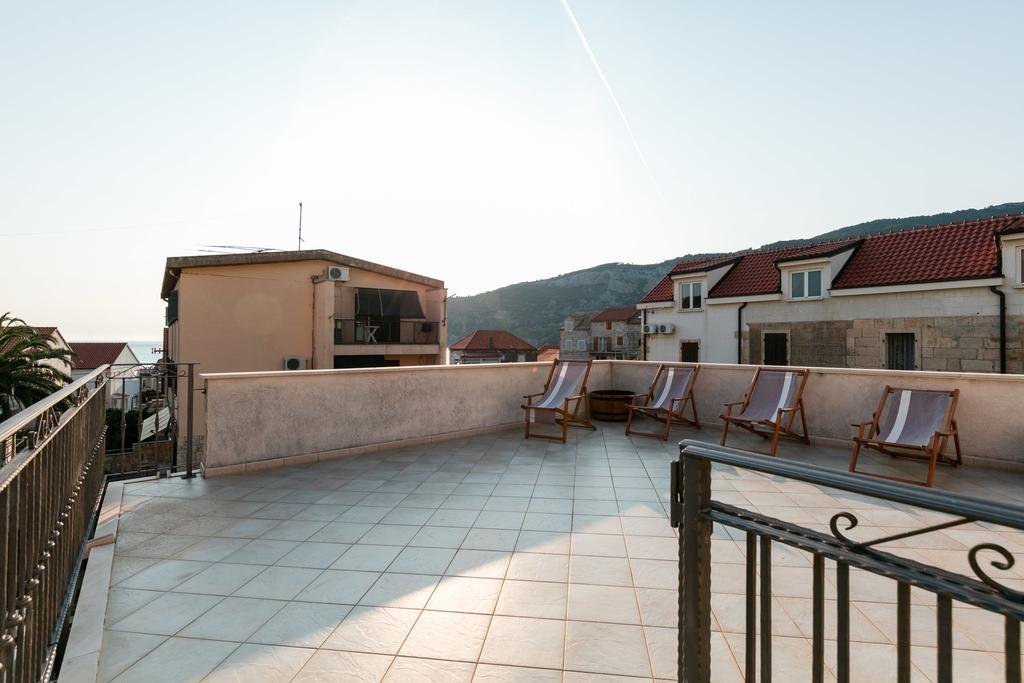 Apartments Kastelani Komiža Eksteriør bilde