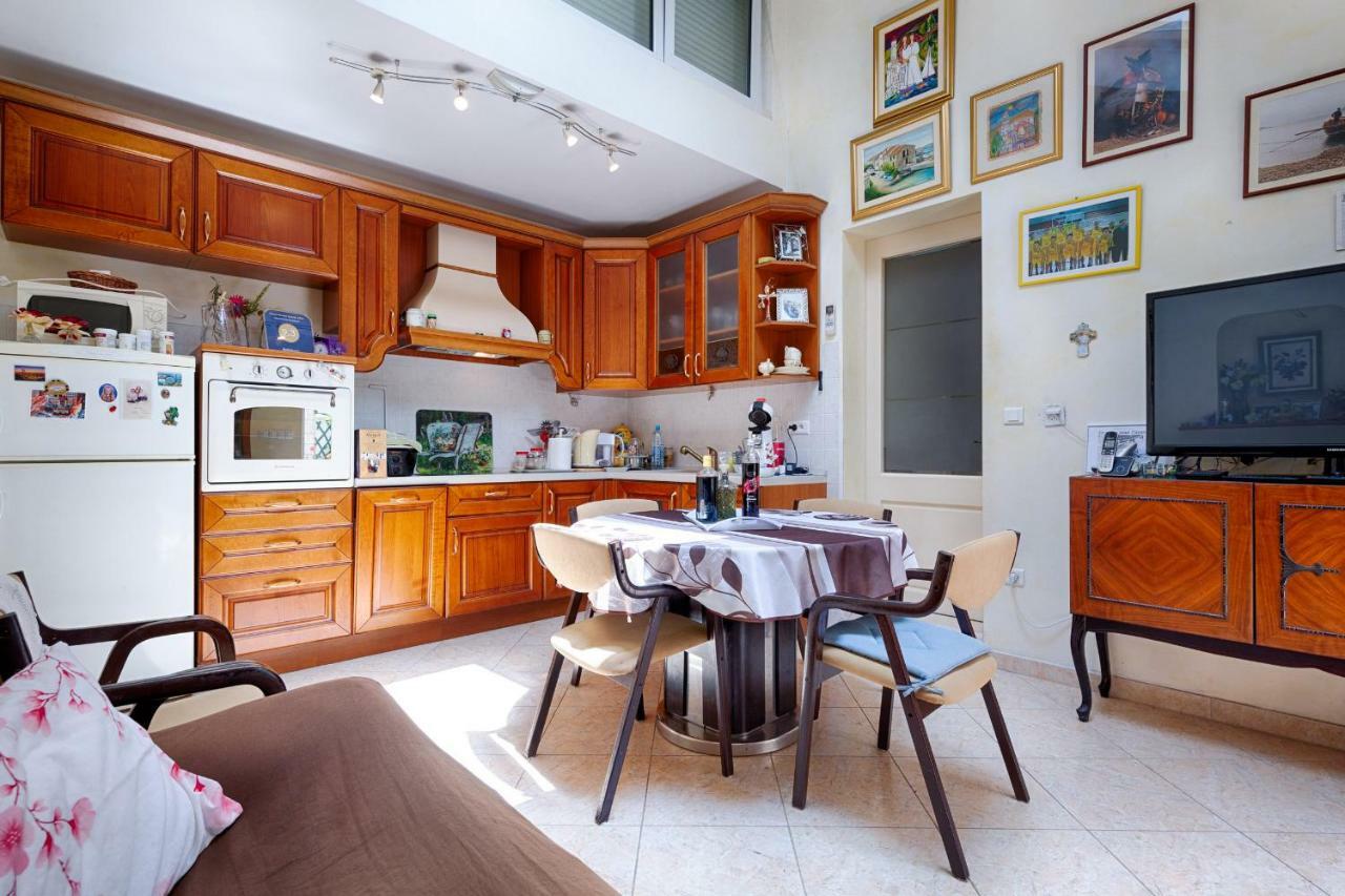 Apartments Kastelani Komiža Eksteriør bilde